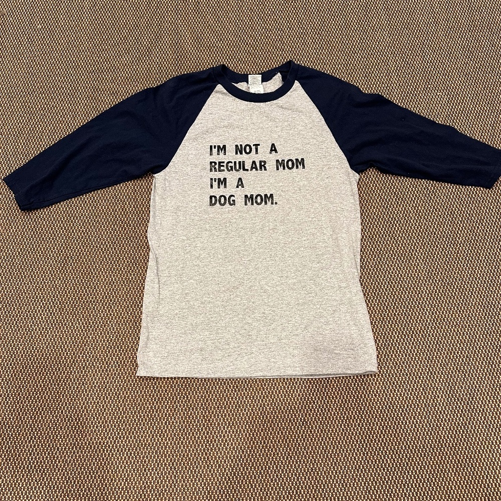 DOG MOM BASEBALL T SHIRT SIZE SMALL